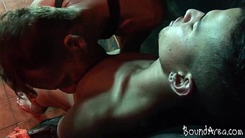 hd извращенный пожилой чувак связывает паренькагея для оральной игры sm porn