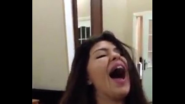 hd azeri celebrity shows her tits and pussy porn