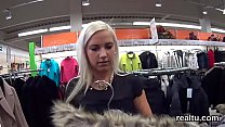 hd поразительную чешскую девушку соблазнили в торговом центре и трахнули в видео от первого лица porn