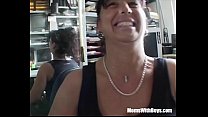 hd momswithboys трахается в офисе со зрелой брюнеткойшлюшкой porn