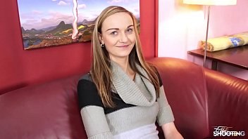 hd 恥ずかしがり屋の18歳のブロンドは久しぶりに彼女のタイトな猫で巨根を楽しむ porn