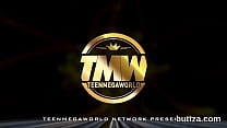 hd восхитительная миниатюрная телочка получает в ее узкую щель и маленький анал porn
