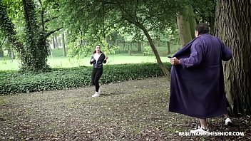 hd creeper flashes young hot runner she stop and fucks the old dude porn
