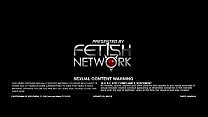 hd соблазнительная тинка щеголяет своим мокрым бобром перед тем как сосать твердый член porn
