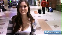 hd горячая брюнетка с большими сиськами саммер светит своими натуральными большими сиськами на публике porn
