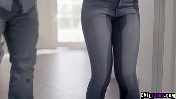 hd ステップお父さんは彼女のケンドラスペードが自分自身を怒らせるのを見て興奮します porn