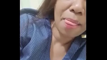 hd леди облизывает губы когда видит мой твердый член скайп porn