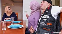 hd защитная милфа джулианна вега соревнуется с парнем чтобы обслуживать его лучше porn
