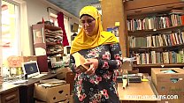 hd владелец книжного магазина трахает счастливую мусульманскую милфу porn