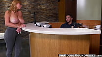 hd милая милфа с большими сиськами трахается с полицейским в офисе porn