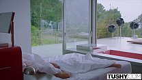 hd tushy модель влюблена в своего менеджера и использует анальную пробку чтобы привлечь его внимание porn
