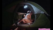 hd милфа сидит на лице с чернокожим коллегой в ее палатке porn