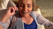 hd あなたのお母さんとの最も汚いテレフォンセックスゲーム porn