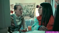 hd ботанистые юные лесбиянки каденс люкс и серена блэр экспериментировали с ожившим виртуальным 3dсозданием и начали с porn
