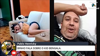 hd черный мужик ест это а я трахаю его без презерватива мы встречаемся с третьей стороной и жестко трахаем всех троих porn