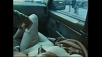 hd рыжая цыпочка возбуждается когда два старых чувака водят ее по городу и при этом вешают прищепки на ее соски porn