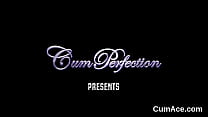 hd пикантная красотка получает порцию спермы на ее лицо глотая всю сперму porn