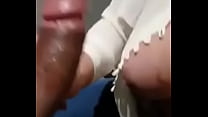 hd 私は彼女が働いている空港でチェックインしている美しいトランスジェンダーの女性を見ましたそして私は彼女をトイレに呼びました porn