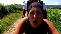 hd эта неверная мусульманка спрашивает дорогу она найдет его на капоте невероятно голой машины porn