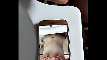 hd симпатичная маленькая немецкая крошка трет и сжимает ее сиськи porn