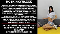 hd hotkinkyjo трахает дилдо с длинным конским членом на желтом пустыре и анальном пролапсе porn