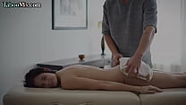 hd массажная красотка скачет на члене перед тем как сосать массажисту в паре porn