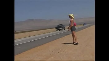 hd длинноволосая блондинка и кудрявая рыжая сучка занимаются групповухой с мускулистыми ебарями в автобусе принимая porn