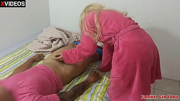 hd 継母は体を動かすことができない障害のある継子を利用し夫が家を出て仕事をするとき非常に熱い若い継母は彼女の継子大きなお尻で継母とセックスします porn