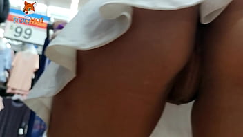 hd сверкаю в walmart в короткой юбке и некоторые парни смотрят на меня болезненно porn
