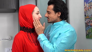 hd razia got her pussy licked from a foreign man while passing through her husbands house porn
