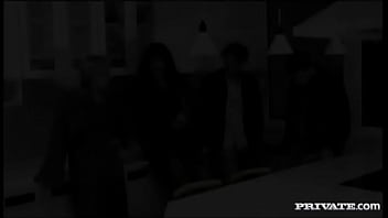 hd diana gives a quick blowjob and receives a facial cumshot for it porn