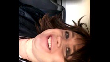 hd я хочу больше спермы geordie tgirl снимает на видео как глотает сперму в любительском видео porn
