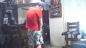 hd ナニーカムで18歳の若い女性ベビーシッターと浮気している夫を捕まえた porn