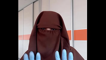 hd housekeeper in apron putting on niqab porn
