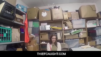 hd wet thiefcaught peyton robbie watch her stepmom sheena suck cock porn