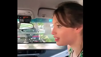 hd 車の中で彼らが私たちを見ないように注意してください porn
