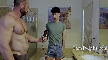 hd застенчивый пасынок помогает отчиму брить яйца porn