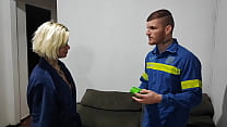 hd я заплатила электрику минетом ему это шаловливо понравилось porn