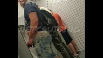 hd 公衆トイレで行方不明になったのは非常に良いことです私もこの男性たちのように愚痴を言いたいです porn