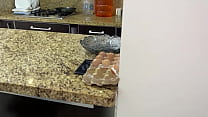 hd моя красивая падчерица убирает кухню в сексуальном и обтягивающем платье своей большой горячей задницей я не могу на porn