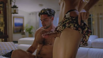 hd до сих пор не осознал что у меня под юбкой большой член porn