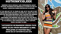 hd hotkinkyjo в платье с радугой трахает большой дилдо от mrhankey и анальный пролапс у крашеной стены porn