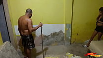 hd соблазнить каменщика которого мой муж нанял для работы здесь пока он меня не съест porn