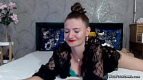 hd румынская милфа с большими сиськами в нижнем белье позирует перед вебкамерой porn