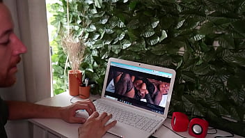 hd gemeos brincando com a buceta da novinha irmãos gêmeos fazendo sexo com a novinha porn