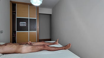 hd i jerk off in front of the cleaning lady at the hotel porn