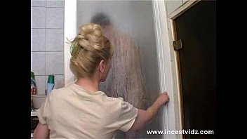 hd зрелая мачеха и она в душе porn