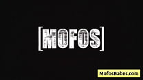 hd сексуальная и возбужденная молодая женщинабрюнетка делает мокрый минет в общественной прачечной никки марс джейсон porn