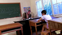 hd эта сучка была удовлетворена этим опытным мужчиной и его огромным членом в ее заднице porn
