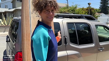 hd une bellemère surfeuse ramène un inconnu à la maison après la plage porn